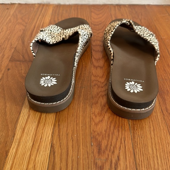 Yellow ox leather leopard print slide sandals - size 8.5 - Picture 3 of 4
